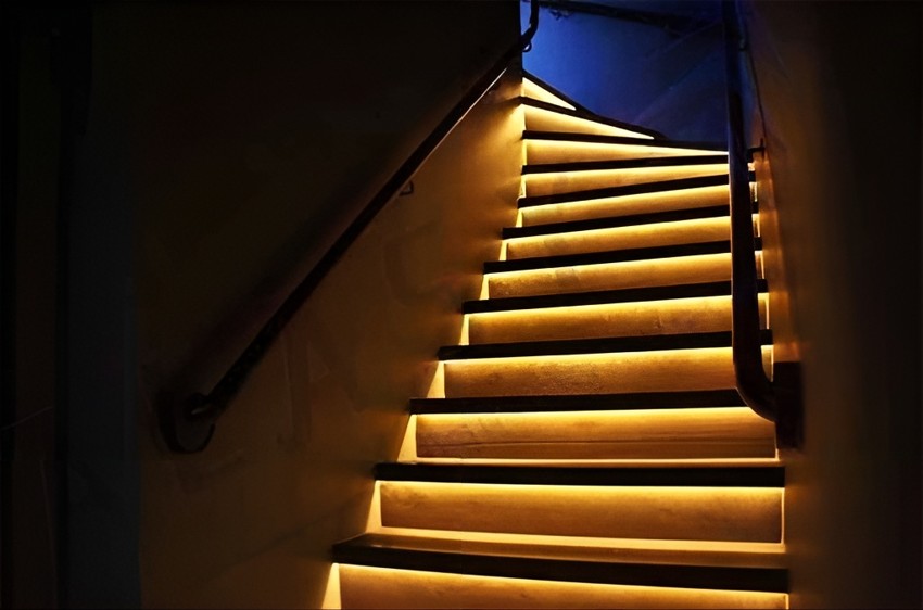 Đèn LED cảm biến cầu thang hiện diện